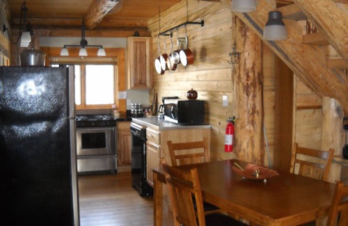 Cascade Cabin | Trout Tales Lodge, Dearborn River front, blue ribbon fishing. Cascade, Craig MT.