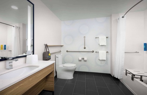 Summit Station Hotel | Tru By Hilton Columbus East Broad