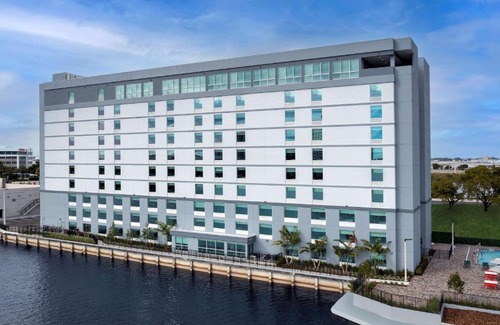 Ludlam Hotel | Tru By Hilton Miami Airport South Blue Lagoon, Fl