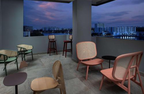 Ludlam Hotel | Tru By Hilton Miami Airport South Blue Lagoon, Fl