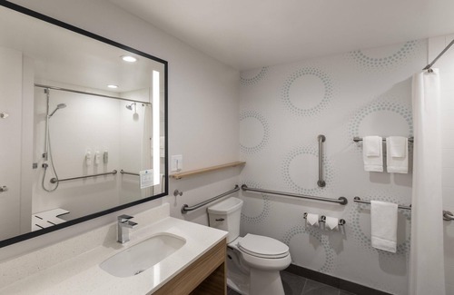Gay Village Hotel | Tru by Hilton Montreal centre-ville