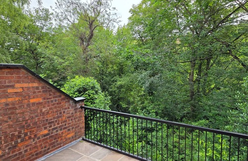Durham House | 🍃True City Centre Hideaway - Tranquil Family Home - Private Terrace & Views🍃