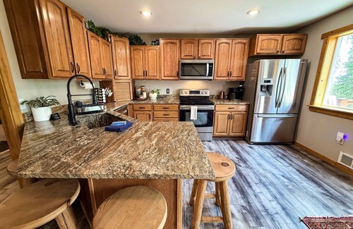 Whitefish House | True Montana Peaceful Surroundings | Beautiful Home | Pet Friendly | Sleeps 8