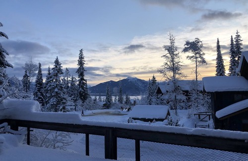 Golden House | TRUE Ski in/Ski out Rocky Mountain Home