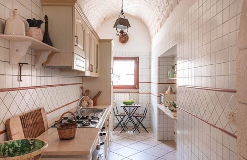 Ostuni Cottage | Trulli cottage with swimming pool Valle d'Itria