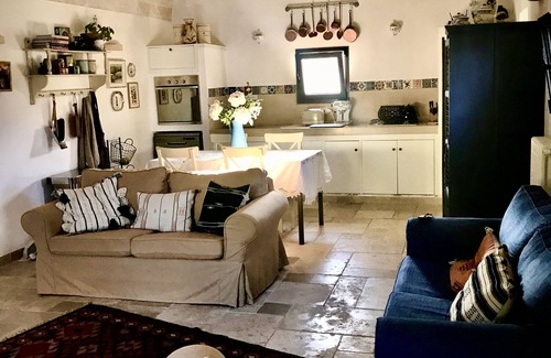 Ostuni Villa | Trullo Dipinto: private pool, secluded, yet central location for beach & culture