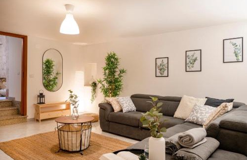Cisternino Apartment | Trullo in Ulivi incantati JACUZZI-FREEPARKING-FREEEWIFI