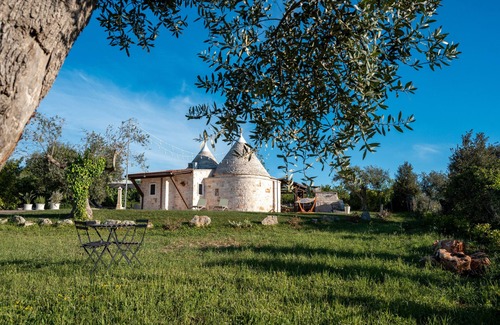 Castellana Grotte House | Trullo 'Relais' with Shared Terrace, Wi-Fi and Air Conditioning