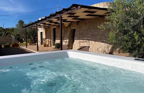 Marina di Felloniche Villa | Trullo vista mare con idromassaggio