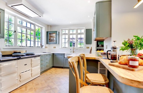 Icklesham House | Truncheons - Five Bedroom House, Sleeps 10