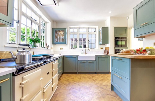 Icklesham House | Truncheons - Five Bedroom House, Sleeps 10