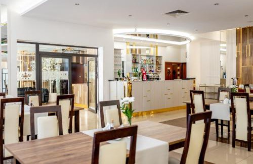Głogow Małopolski Hotel | Trzy Korony