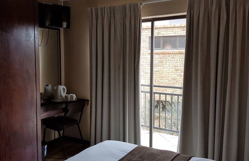 Langenhoven Park House | Tsessebe Guesthouse