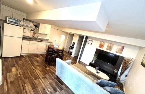 Waltham Apartment | Tucked away garden level studio near Cambridge 4026