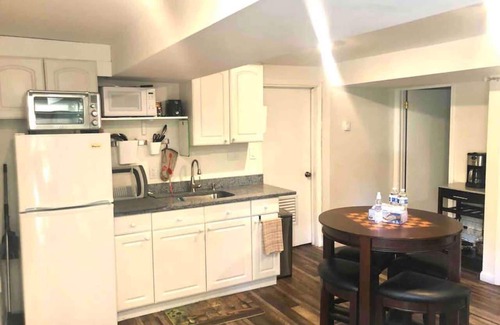 Waltham Apartment | Tucked away garden level studio near Cambridge 4026