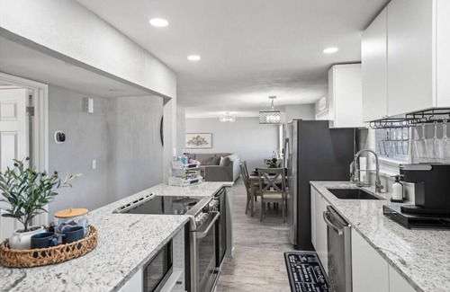 Samos House | Tucson Oasis by Rather Be Properties