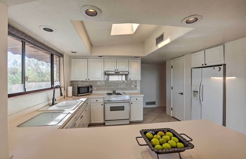 Catalina Foothills Estates House | Tucson Oasis 'La Casa de las Palmas' w/Pool!