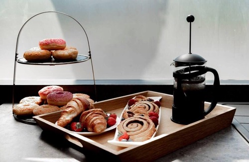 Chester Apartment | Tudor Gathering Hot Tub Chester City Sleeps 30