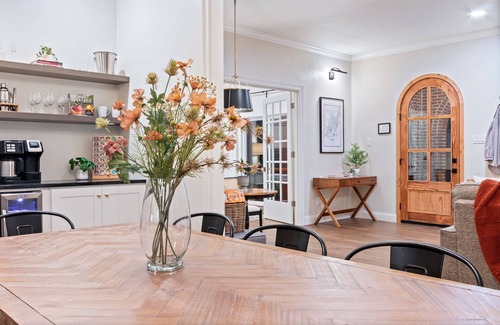 Austin Ave. House | Tudor on Austin Ave - HOT TUB - 5 mins to Silos & McLane Stadium