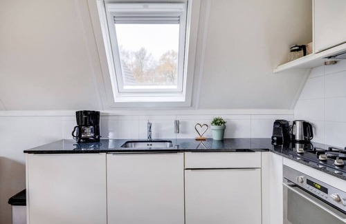 Zwiggelte House | Tufted Duck I Vacation Home with Modern Interior