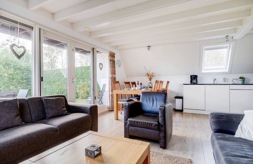 Zwiggelte House | Tufted Duck I Vacation Home with Modern Interior