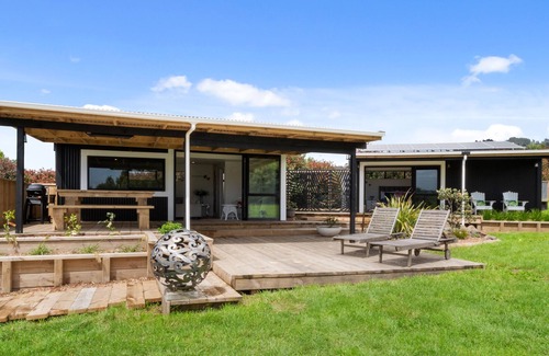 Tanners Point Cabin | Tui Moana Lodge Island view with outdoor bath