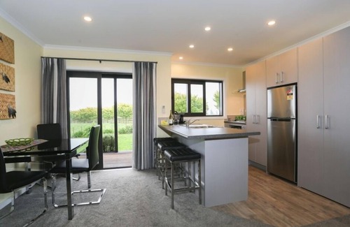 Haumoana Cottage | Tuki Tuki Cottages. Chardonnay Cottage