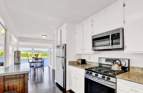 Jamestown House | Tulloch Lake House! Panoramic Views, Private Dock & Hot Tub