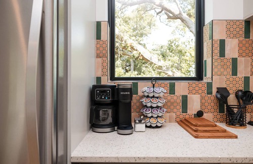 Wilmington House | Turf ROOFTOP + Sleeps Up to 16 If Renting Multiple Units! Unit B