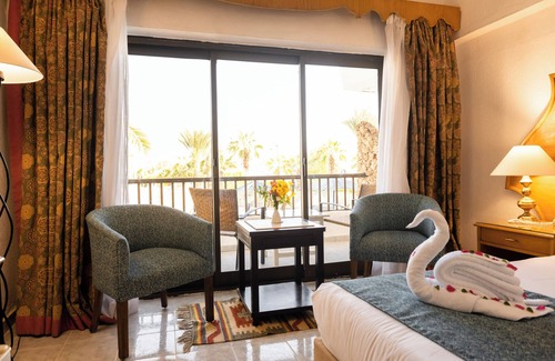 Ras Umm Sid Hotel | Turquoise Beach Hotel