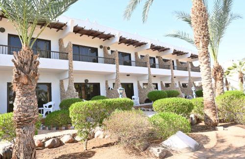 Ras Umm Sid Resort | Turquoise Beach Hotel
