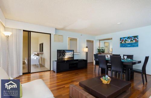 Waikiki House | Turquoise Ocean Views Walk to Waikiki