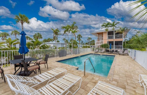 Englewood Apartment | Turtle Bay 3B Bay Breeze Retreat