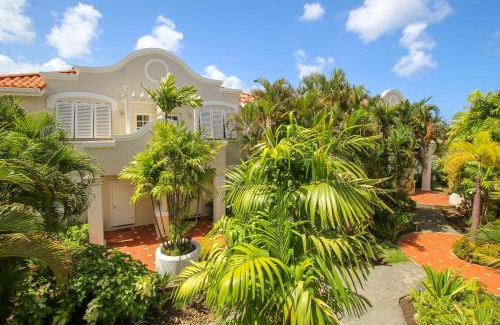 Porters Villa | Turtle View 2 by Bluescape
