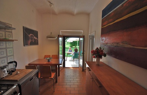 Montorsaio Apartment | Tuscan farmhouse between nature and contemporary art
