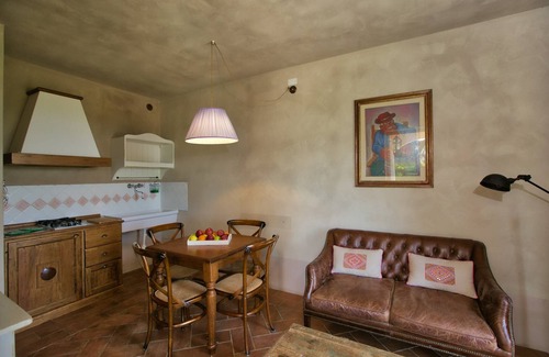 Braccagni House | Tuscan Stay w/Jacuzzi