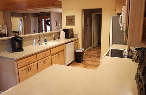 Twain Harte Cabin | Twain Harte, Sugar Bear Cabin near snow parks and Dodge Ridge.nCozy Cabin