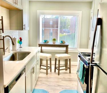 Downtown Omaha Apartment | Twice as nice get away!