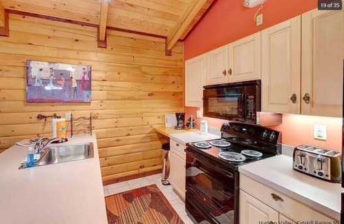 Margaretville Cabin | Twin B - Cozy 2-bedroom cabin in marvelous Halcottsville with WiFi, AC