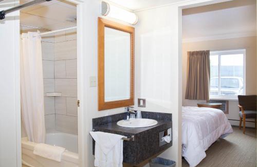 Hinton Hotel | Twin Pine Inn & Suites