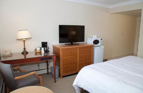 Hinton Hotel | Twin Pine Inn & Suites