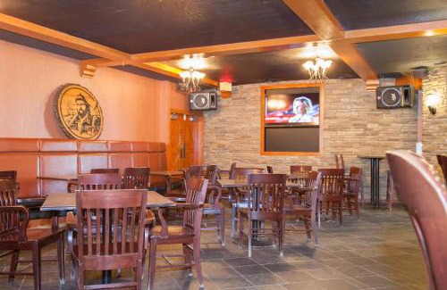 Hinton Hotel | Twin Pine Inn & Suites