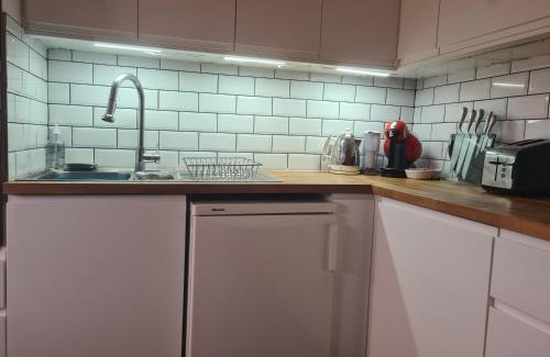 Pill House | Twin room at Fir Tree Lodge with garden view