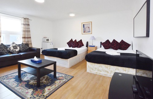 Dudden Hill Hotel | Twin Tower Hotel