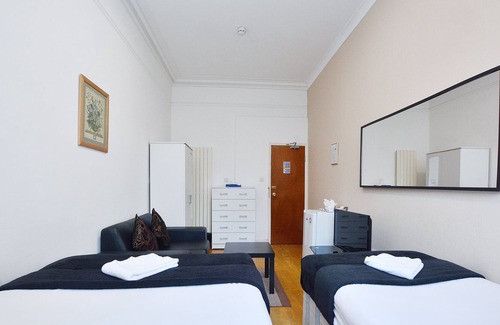Dudden Hill Hotel | Twin Tower Hotel