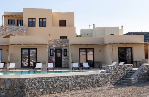 Syros House | Two (2) Apartments with Pool