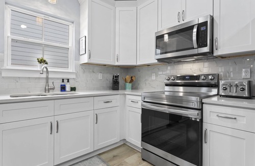 Gulfport House | Two Amazing Modern & Spacious Beach Retreats, 9 Bedroom, 6 bathrooms
