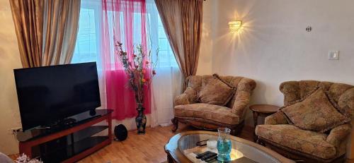 Wotton Apartment | Two and Three Bedroom at GoBajac