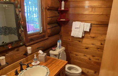 Hayward Cabin | Two Bears Lodge: Serenity & Luxury on a Private Peninsula