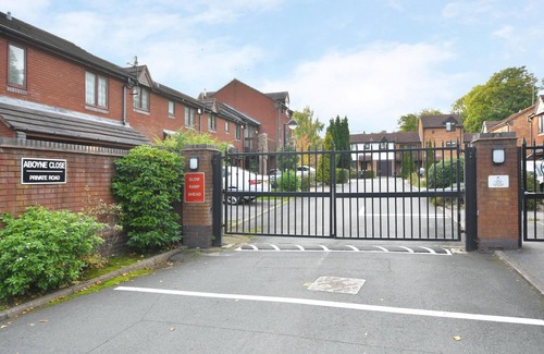 Birmingham Apartment | Two Bed Mews @ Aboyne Close Birmingham - Exclusive